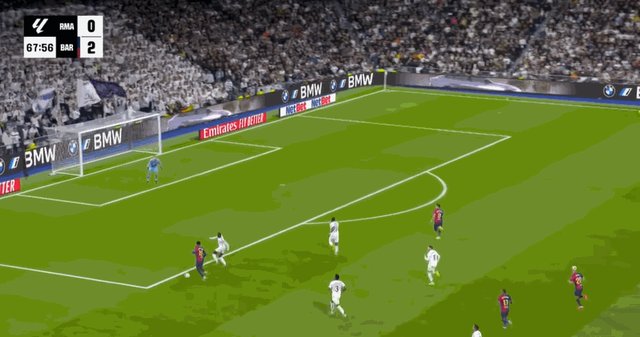 1729979082580093082.gif 莱万飞机.gif